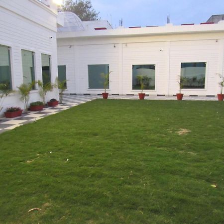 The English Garden Mohali Exterior foto